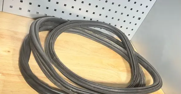 BMW X6 E71 Trunk rubber seal (body) 7003105 17910310