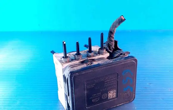 Skoda Octavia Mk3 (5E) ABS Pump 5Q0614517Q 5Q0907379R
