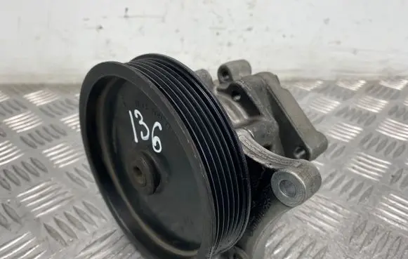 Mercedes-Benz C W204 Power steering pump A0064666801
