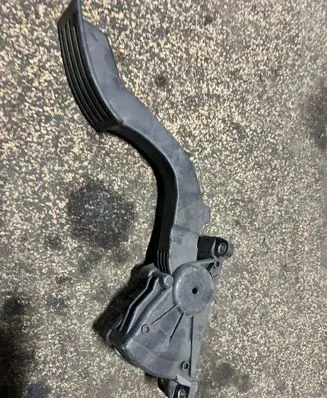 Ford Focus Accelerator throttle pedal 4M519F836CK
