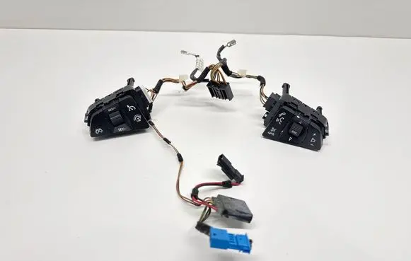 Opel Astra J Steering wheel buttons/switches 13268692 13268686 302890C
