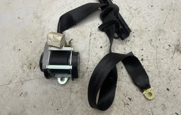 Skoda Octavia Mk2 (1Z) Front seatbelt 1z0857702a