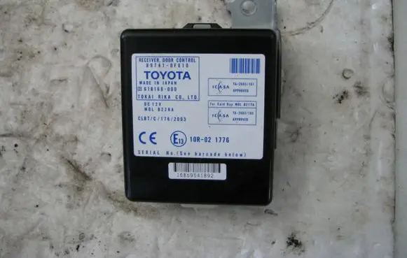 Toyota Corolla Verso AR10 Door control unit/module 897410F010