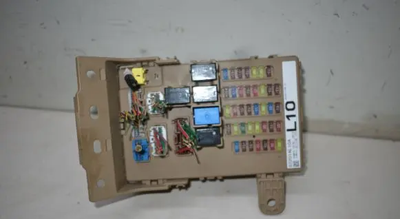 Subaru Outback (BS) Fuse module 82201AL10A