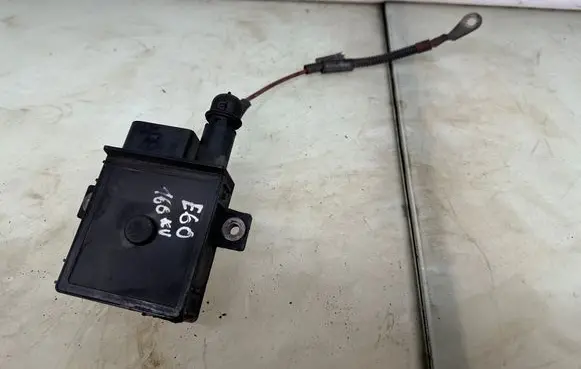 BMW 5 E60 E61 Glow plug pre-heat relay 7801201 12217801201