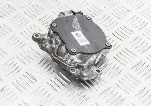 Volkswagen Golf VII Vacuum pump 03L145207