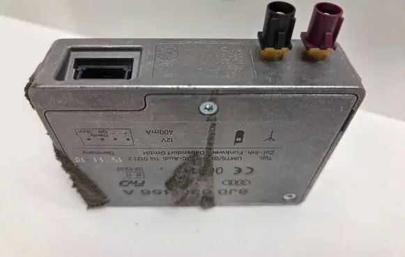 Audi A6 S6 C6 4F Aerial antenna amplifier 8J0035456A 11601212
