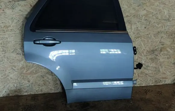 Cadillac SRX Rear door