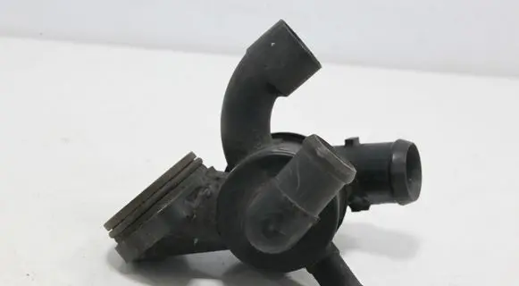 Skoda Superb B6 (3T) Thermostat/thermostat housing 03L121111R