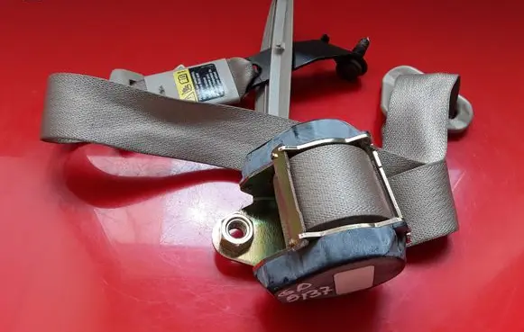 Cadillac SRX Rear seatbelt 21997286