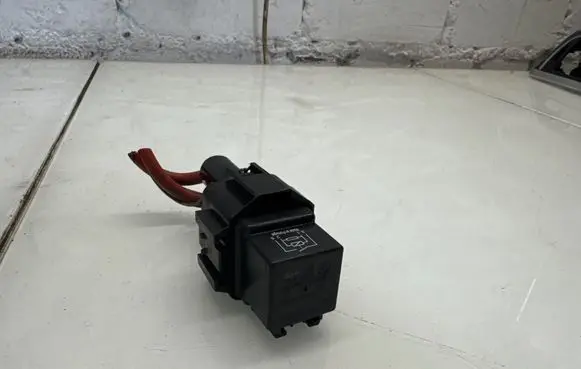 BMW 4 F32 F33 Coolant fan relay 9207913