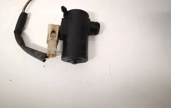 Suzuki Grand Vitara II Windscreen/windshield washer pump 