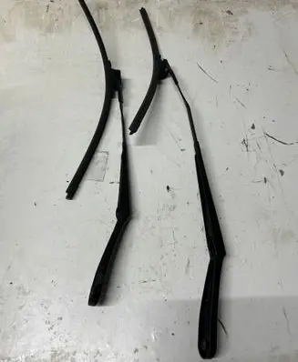 BMW X3 F25 Front wiper blade arm 7213272 070834