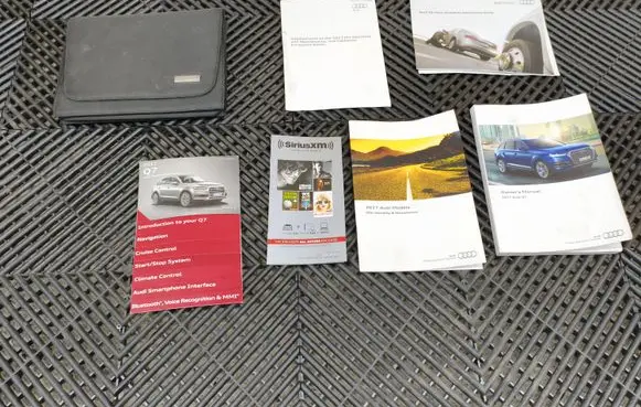 Audi Q7 4M Owners service history hand book 