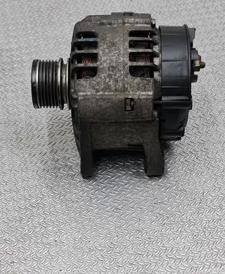 Renault Kangoo I Generator/alternator 8200537415 2543378A CG12B105