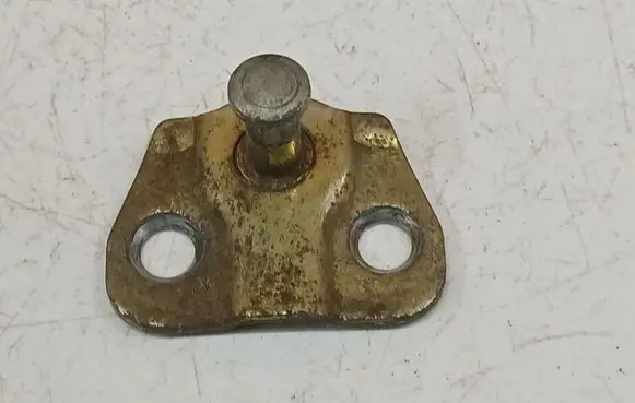 Opel Astra F Front door lock loop/hook striker 
