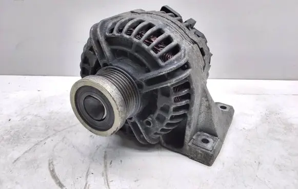 Volvo XC90 Generator/alternator 30667787 0124525060
