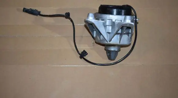 Mercedes-Benz GLE W167 Engine mount vacuum valve A167240760055555