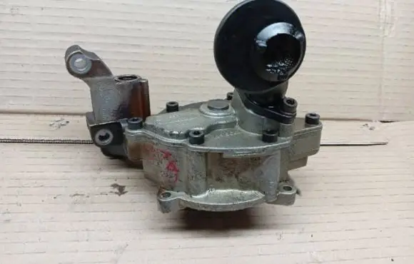 Volkswagen Golf VI Oil pump 03C115105Q