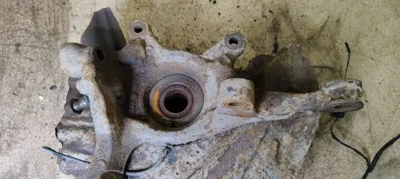 BMW X5 E53 Front wheel hub