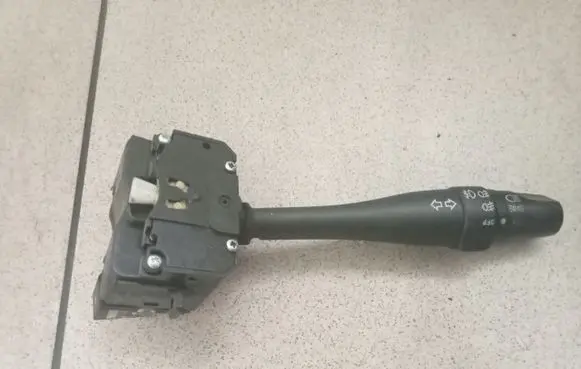 Nissan Primera Indicator stalk 36852B