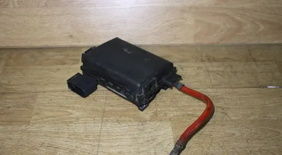 Volkswagen Golf IV Fuse module 1J0937550
