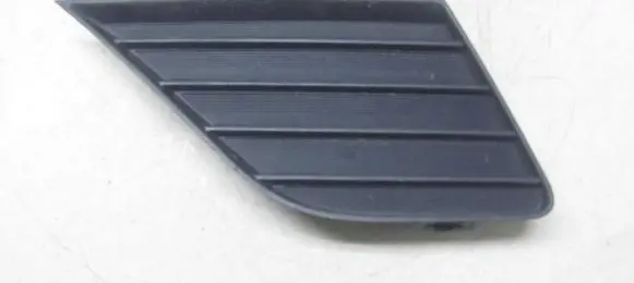Toyota Avensis T270 Front bumper lower grill 53128-05020