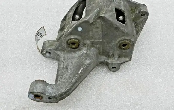Volkswagen Sharan Power steering pump mounting bracket 028145523E