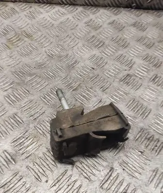 Engine mount bracket