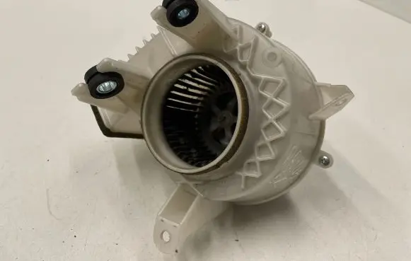 Toyota Prius (XW30) Hybrid/electric vehicle battery fan 