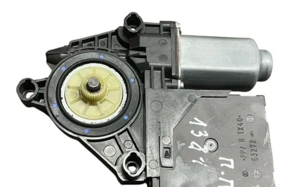 Volkswagen Touran II Front door window regulator motor 1T0959701T 5K0959793
