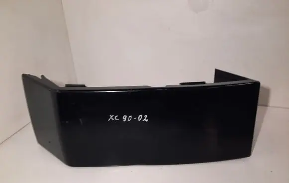 Rear/tail light trim molding