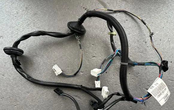 Nissan Terrano Front door wiring loom 241252X901