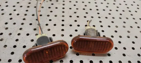 Renault Scenic I Front fender indicator light 7700822136