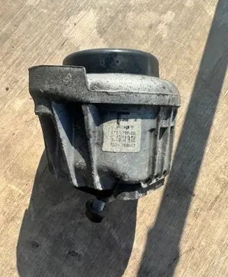 BMW 1 E81 E87 Engine mount bracket
