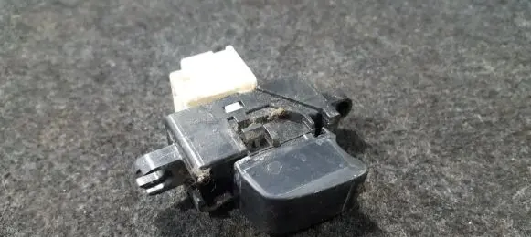 Nissan Almera N16 Electric window control switch
