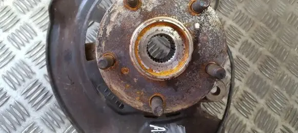 Front wheel hub