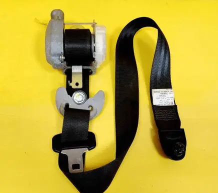 Hyundai i30 Front seatbelt 888102R900
