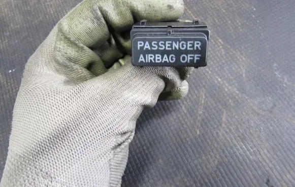 Volkswagen Touran I Passenger airbag on/off switch 1T0919234A