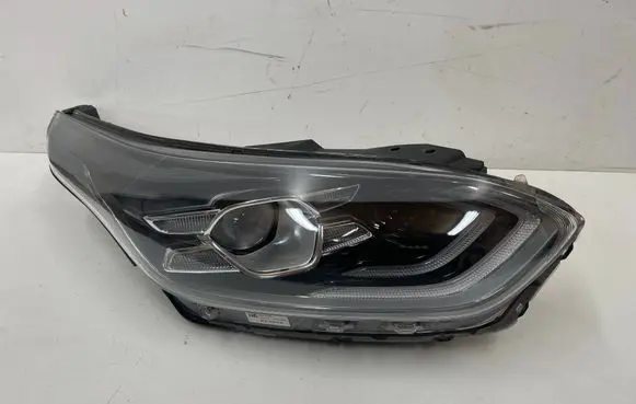 KIA Ceed Headlight/headlamp 92102J7100