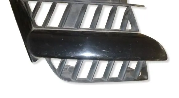 Mitsubishi Outlander Front bumper upper radiator grill MN175978