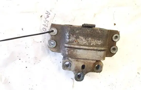 Engine mount bracket