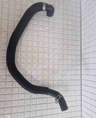 Coolant pipe/hose