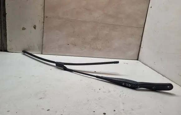 Front wiper blade arm