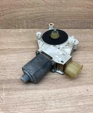 BMW 1 E81 E87 Front door window regulator motor 6927028 996625101
