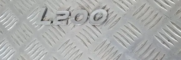 Mitsubishi L200 Manufacturers badge/model letters 