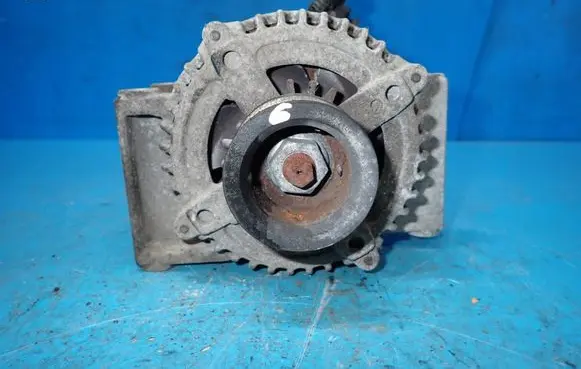Opel Insignia A Generator/alternator 13587304B