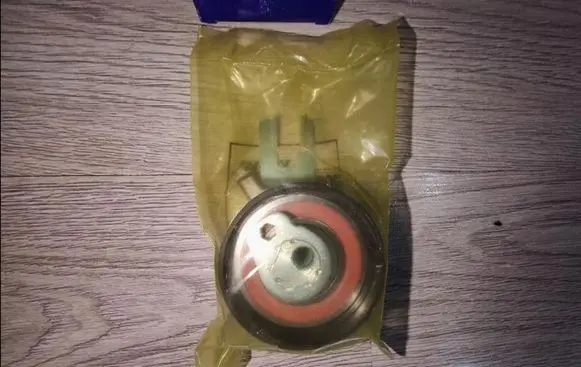 Volvo XC90 Timing belt tensioner 30638276
