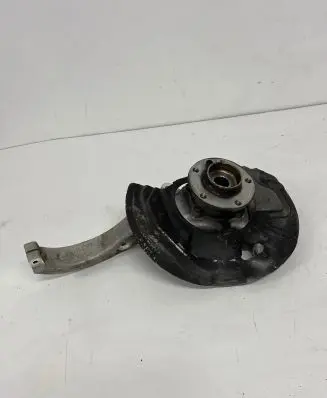 BMW X5 F15 Front wheel hub 6869869 77377317