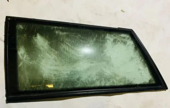 Volkswagen PASSAT B5 Rear side window